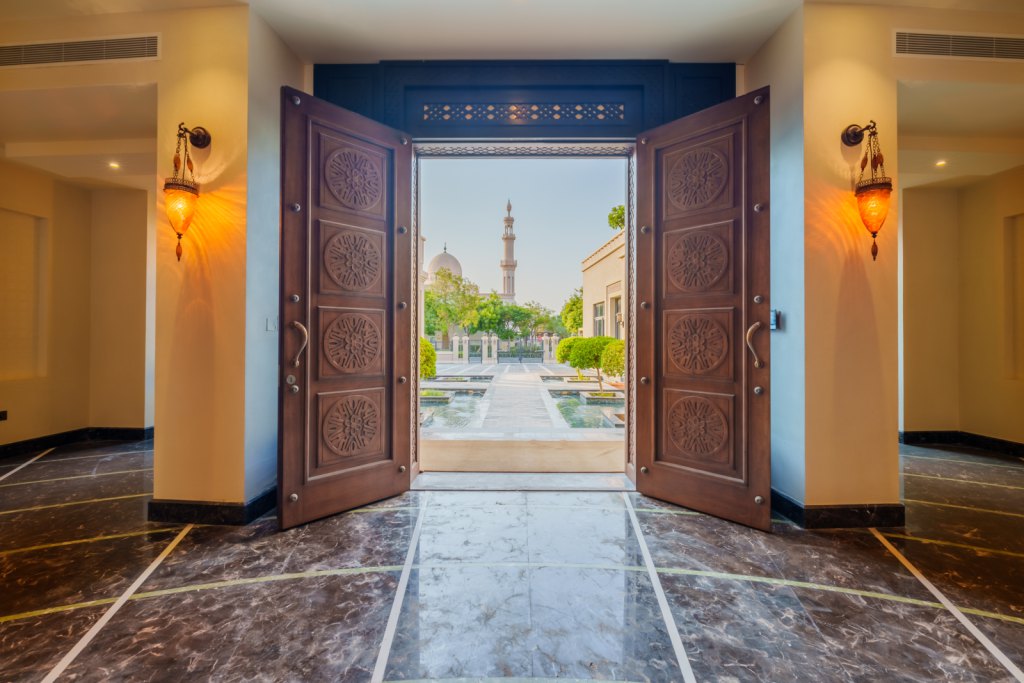 Emirates Hills — photo 17
